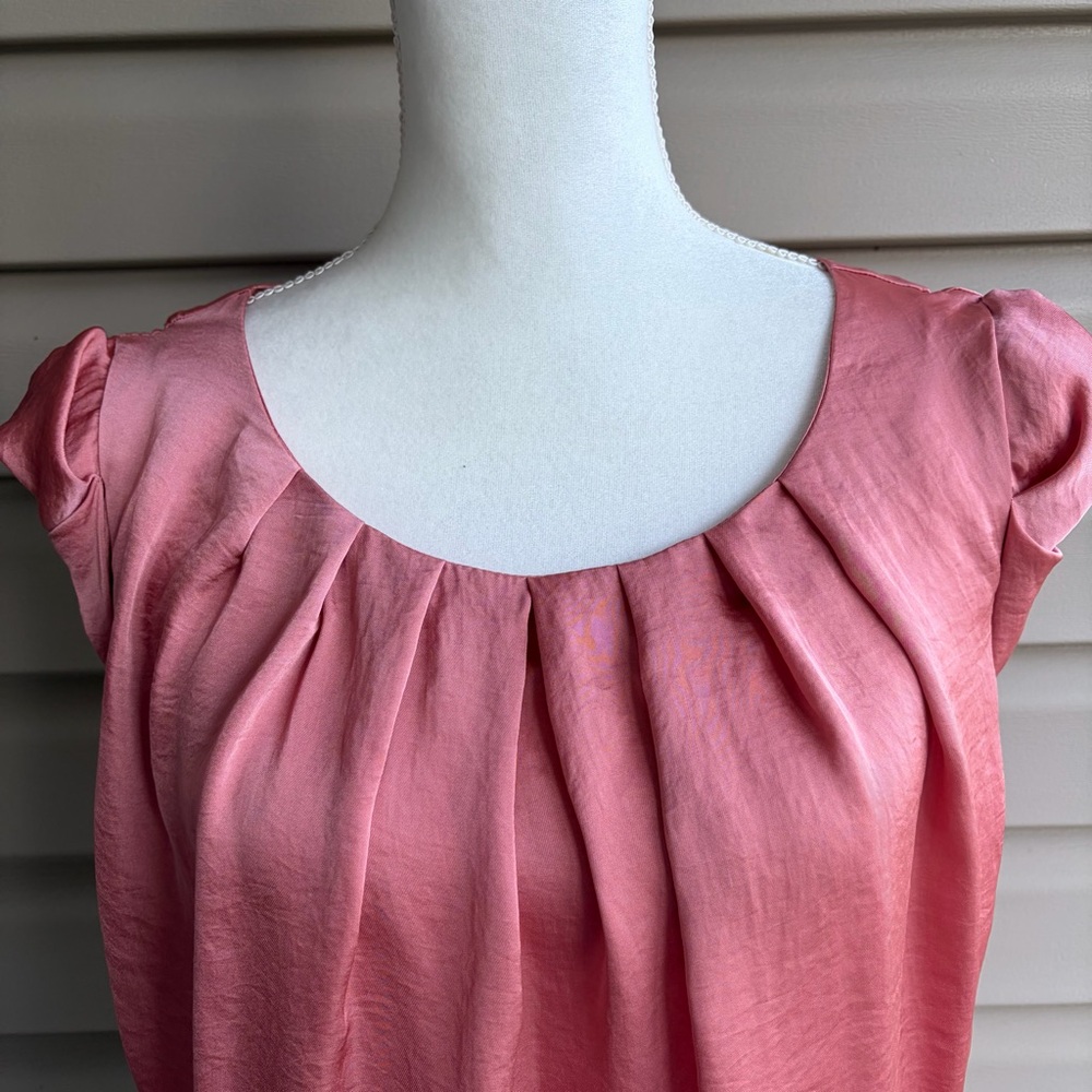 •Violet & Claire• Coppery Rose Cap Sleeve Blouse - Size Medium - Picture 3 of 8